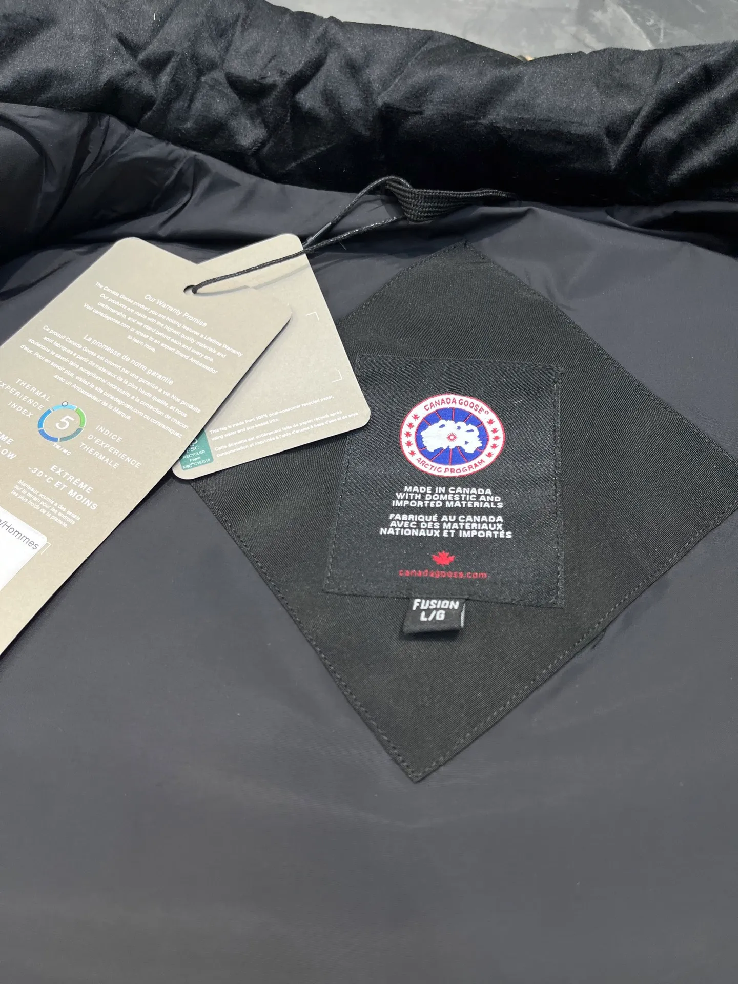 P380 🇨🇦Canada Goose""🇨🇦🌟 Garson down vest has always been recognized as the warmest down jacket. Various Instagram celebrities, Internet celebrities, and celebrities often wear it for street photos. I make Canada Goose every year, but I still can't get rid of my love for it. No matter how cold the days are, there is no need to be afraid, because there is! Filled with 90% white duck down, it is the legendary warmest down jacket and is known as a must-have for Arctic outdoor sports! The most popular down jacket in the world, celebrities are rushing to buy it, it is a must-have!  Size: XS to 2XL